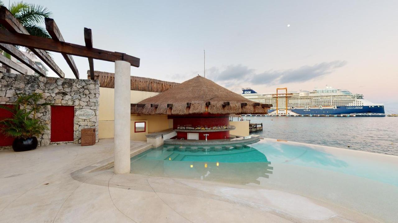 فندق جراند بارك رويال كوزوميل شامل الكل المظهر الخارجي الصورة The swim-up bar at the Grand Palladium Resort & Spa, Cancun
