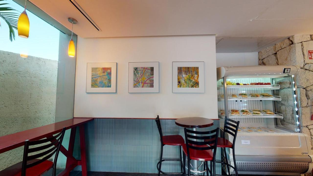 فندق جراند بارك رويال كوزوميل شامل الكل المظهر الخارجي الصورة Interior of a Starbucks in Tokyo, Japan